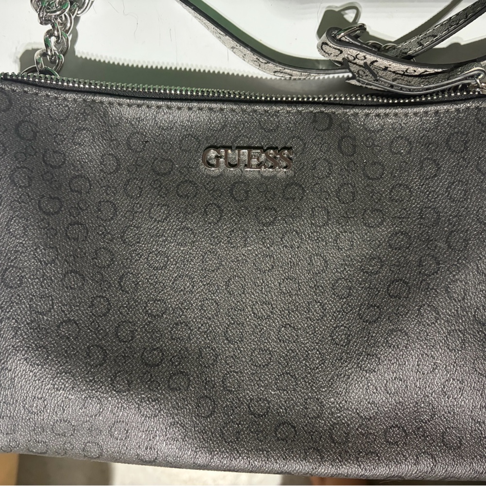 Guess clutch